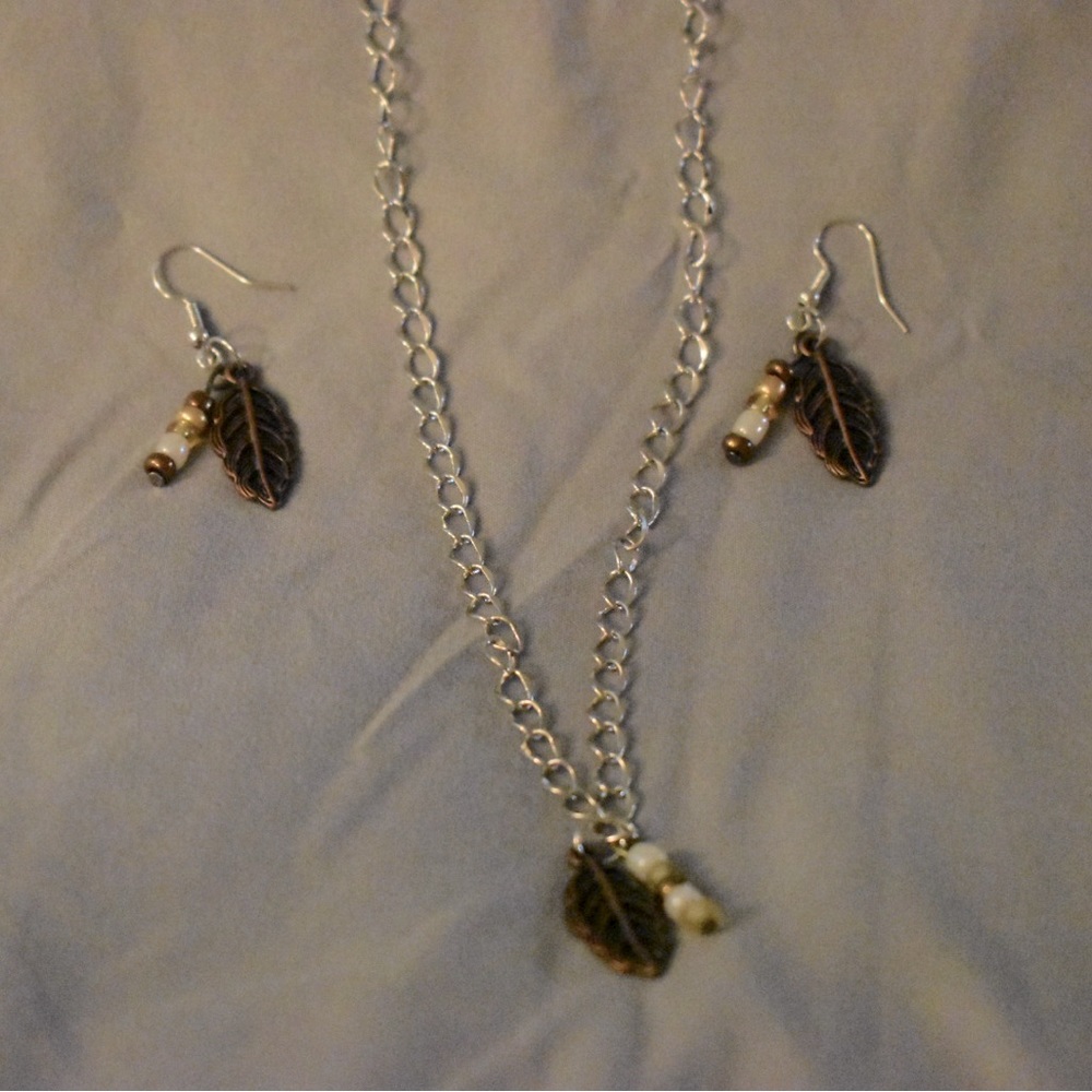 Handmade feather and bead pendant necklace and earrings.